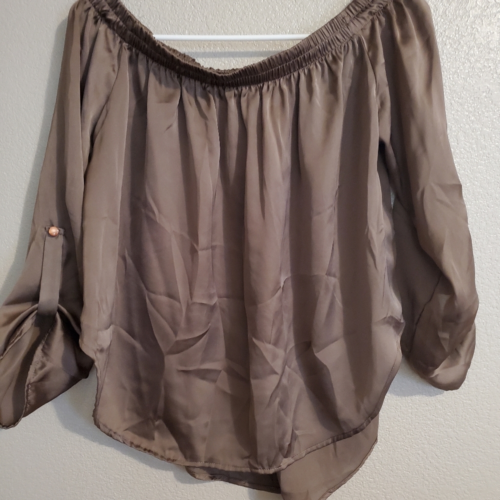 Women off the shoulder shirt NEW